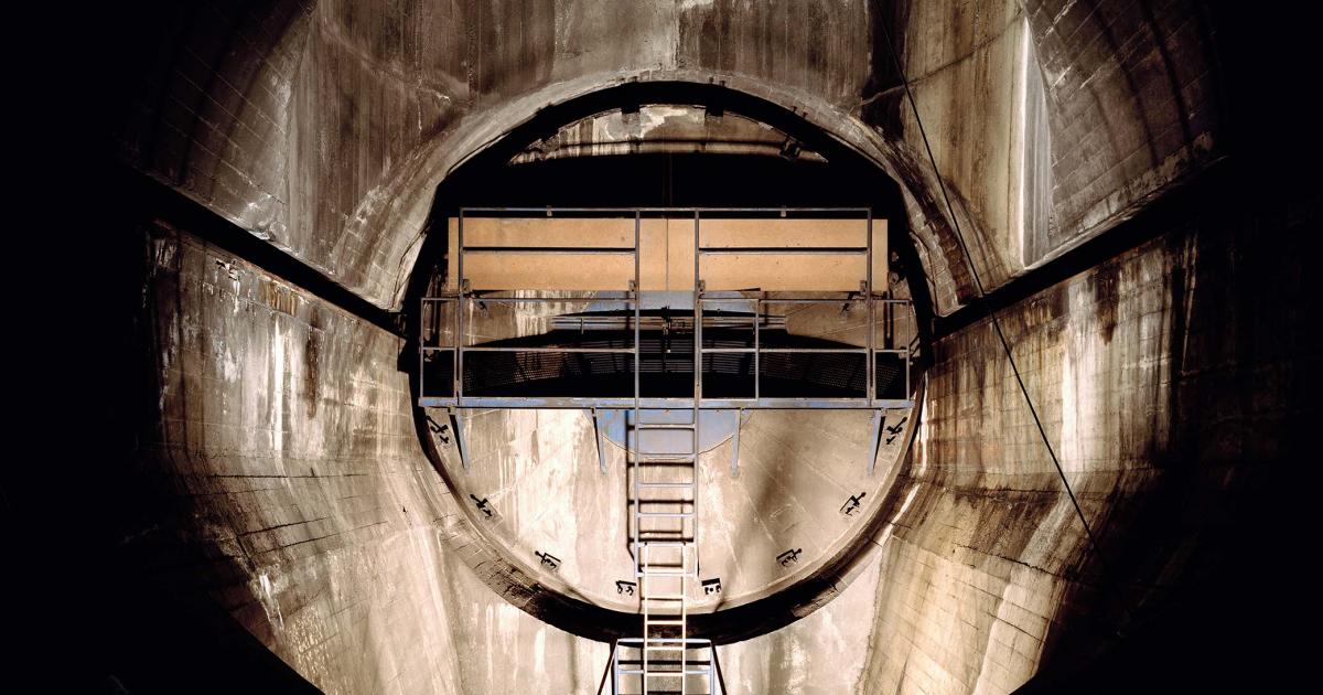 Огромный бункер. Огромный бункер. Проект 816 (китай, чунцин). Бункер убежище. Глубокий бункер.